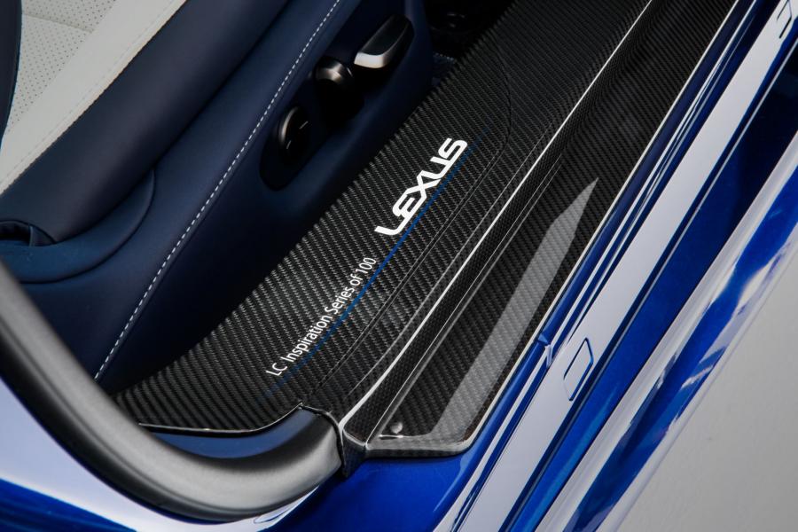 Детали интерьера Lexus LC500 Inspiration Series (Structural Blue) 2018 года  (NA) (фото 4 из 4)